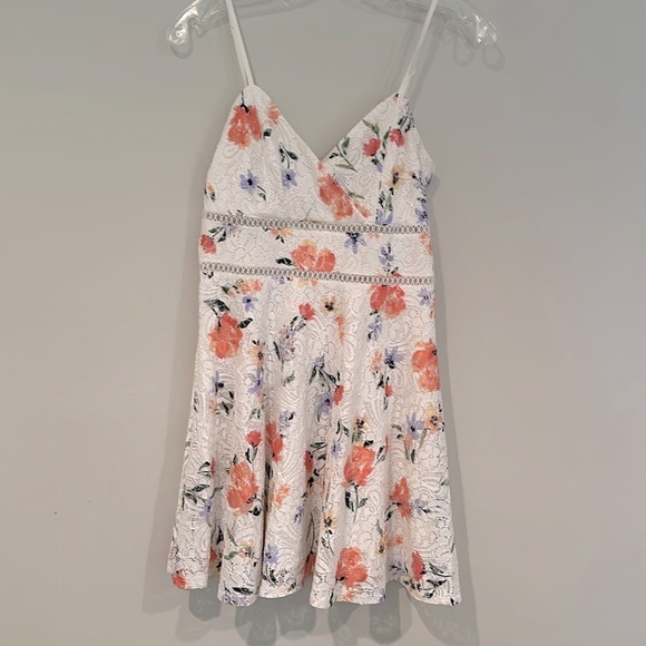 Trixxi Lace Floral Cut Out Back Zip Lined Mini Dress Women's Small White Peach - Picture 1 of 5